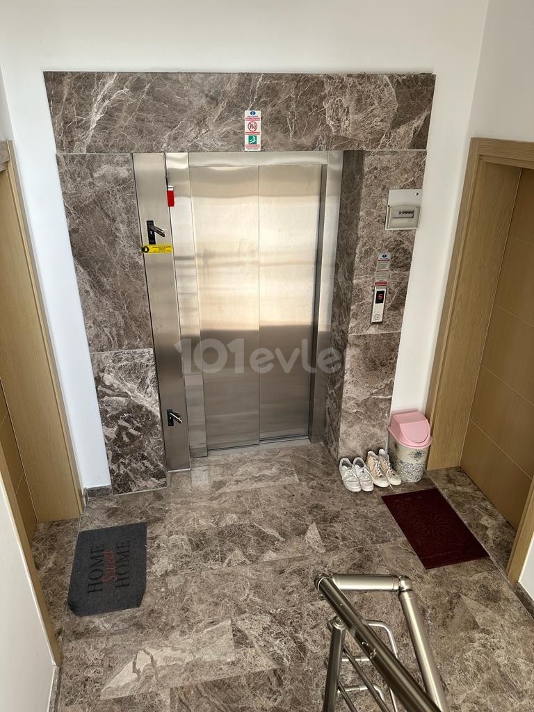 Lefkoşa Küçük Kaymaklı Bölgesinde Lefkoşayı Yukardan İzleyebileceğiniz Satılık Türk Malı Full Eşyalı 2+1 Daire (KDV ve Trafo Yok)