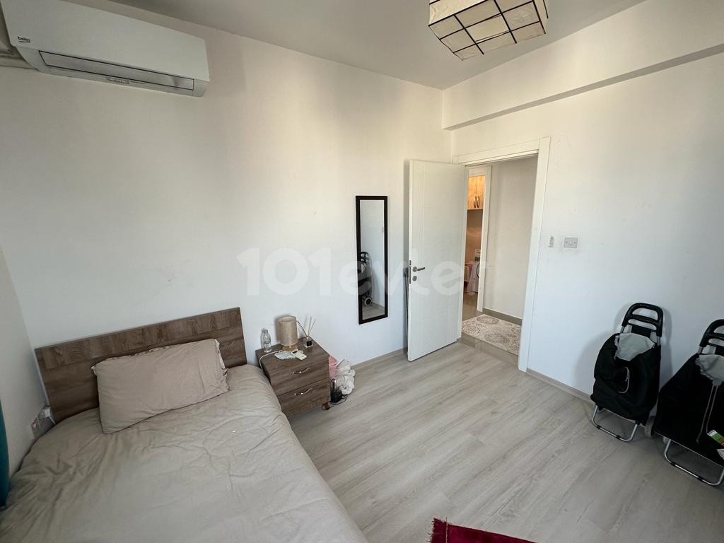 Lefkoşa Küçük Kaymaklı Bölgesinde Lefkoşayı Yukardan İzleyebileceğiniz Satılık Türk Malı Full Eşyalı 2+1 Daire (KDV ve Trafo Yok)