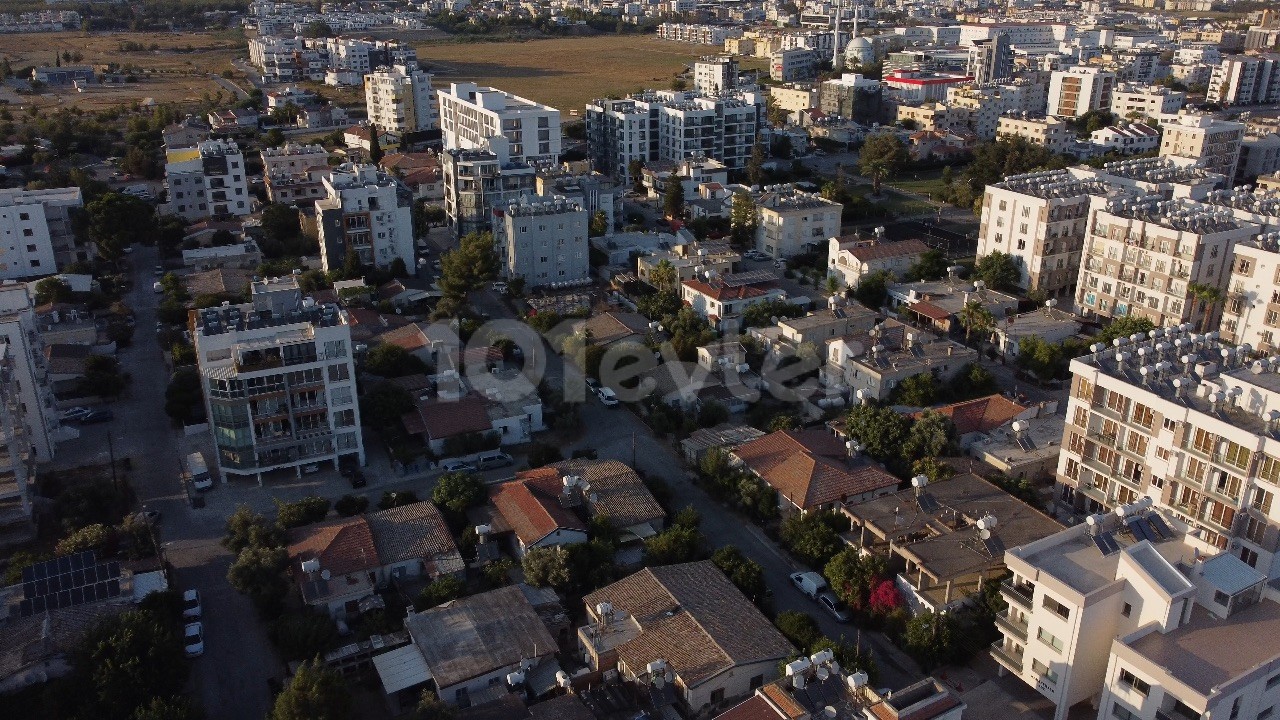 زمین مجاز 5 طبقه برای فروش در منطقه Küçük Kaymaklı