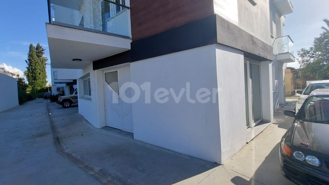 Erdgeschosswohnung mit Gewerbegenehmigung zum Verkauf in der Region Nikosia K.Kaymaklı