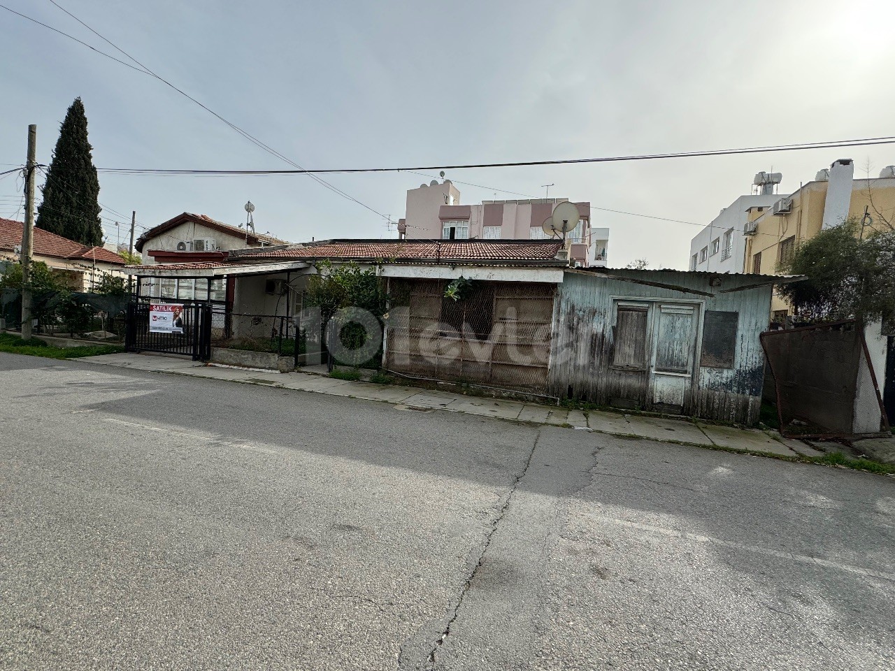 Single Storey Semi-Detached House with Commercial Permit on a 548 m2 Plot in Nicosia Marmara Region!