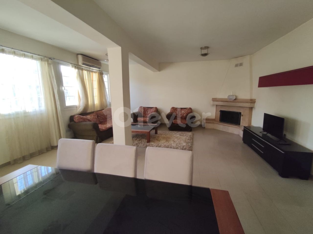 Semi-detached House with Commercial Permit for Sale in Nicosia Taskinköy Region