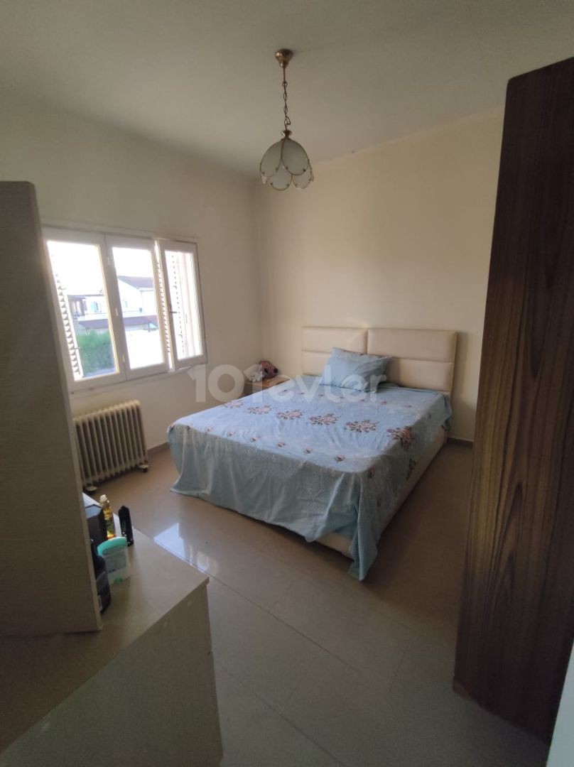 Doppelhaushälfte mit Gewerbegenehmigung zum Verkauf in der Region Nikosia Taskinköy