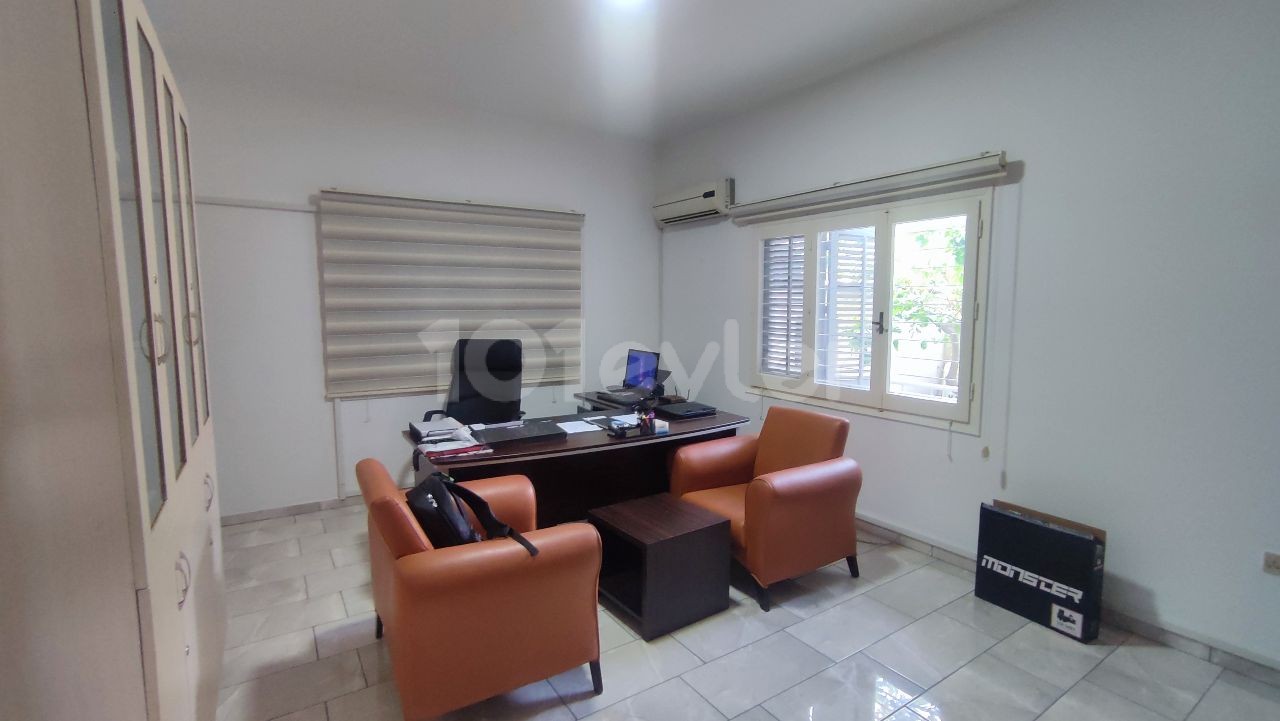 Ground floor flat for rent suitable for commercial use (office/clinic) etc.