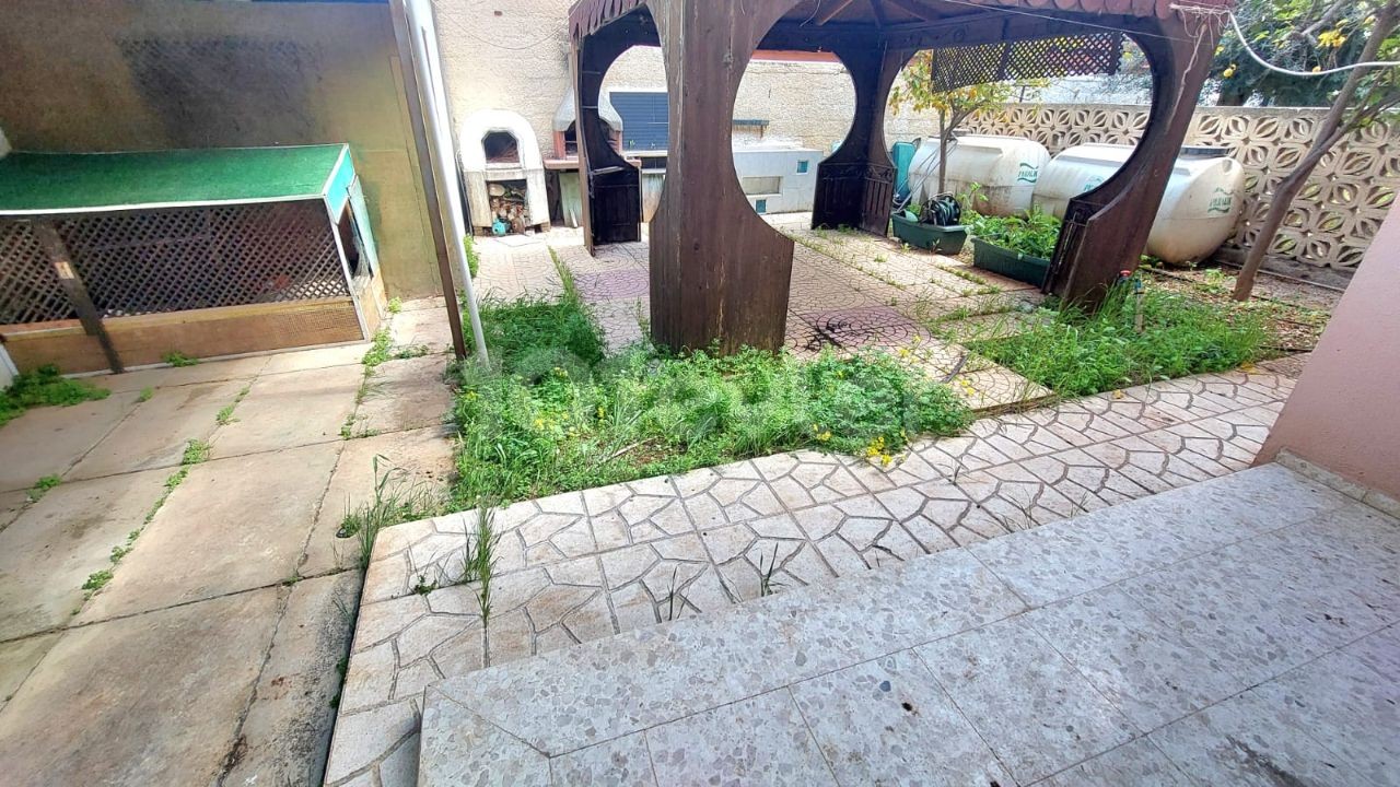 ویلا نیمه مستقل با باغ بزرگ برای فروش در منطقه Hamitköy نیکوزیا