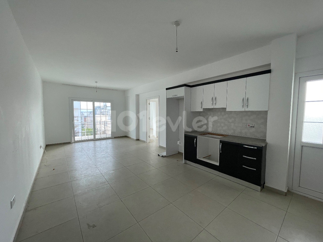 2+1 Unfurnished 2+1 Flat with Large Square Meter in Gönyeli