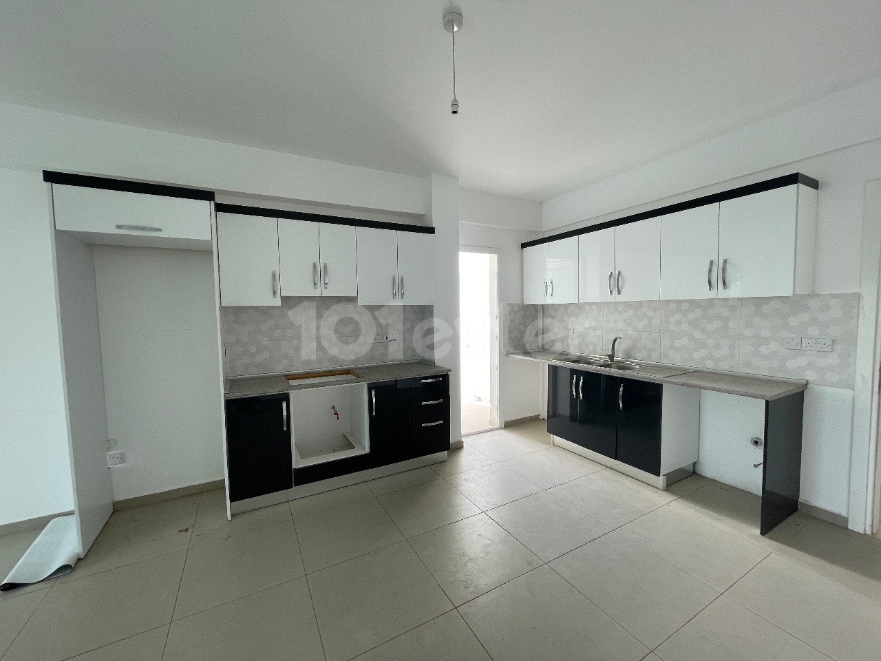 2+1 Unfurnished 2+1 Flat with Large Square Meter in Gönyeli