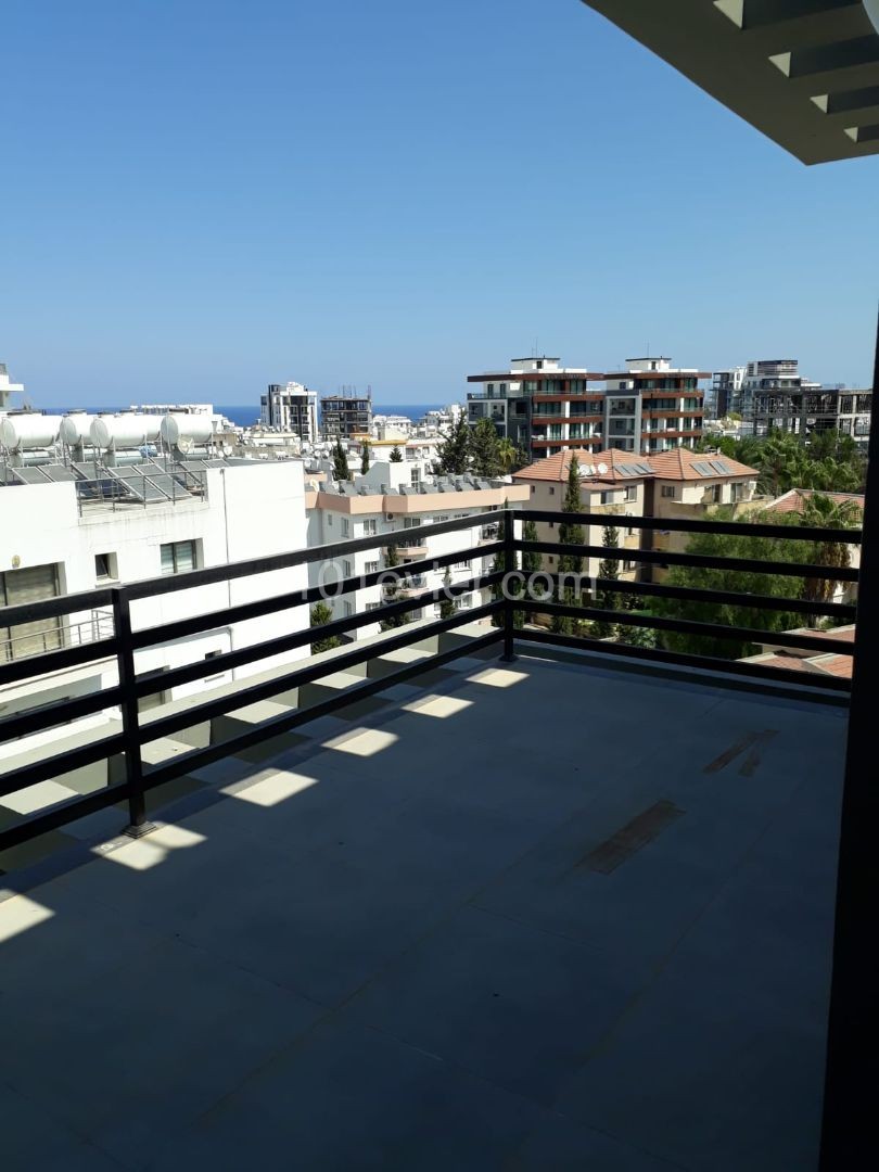 Lu ① Penthouse-Wohnung zum Verkauf im Zentrum von Kyrenia ** 