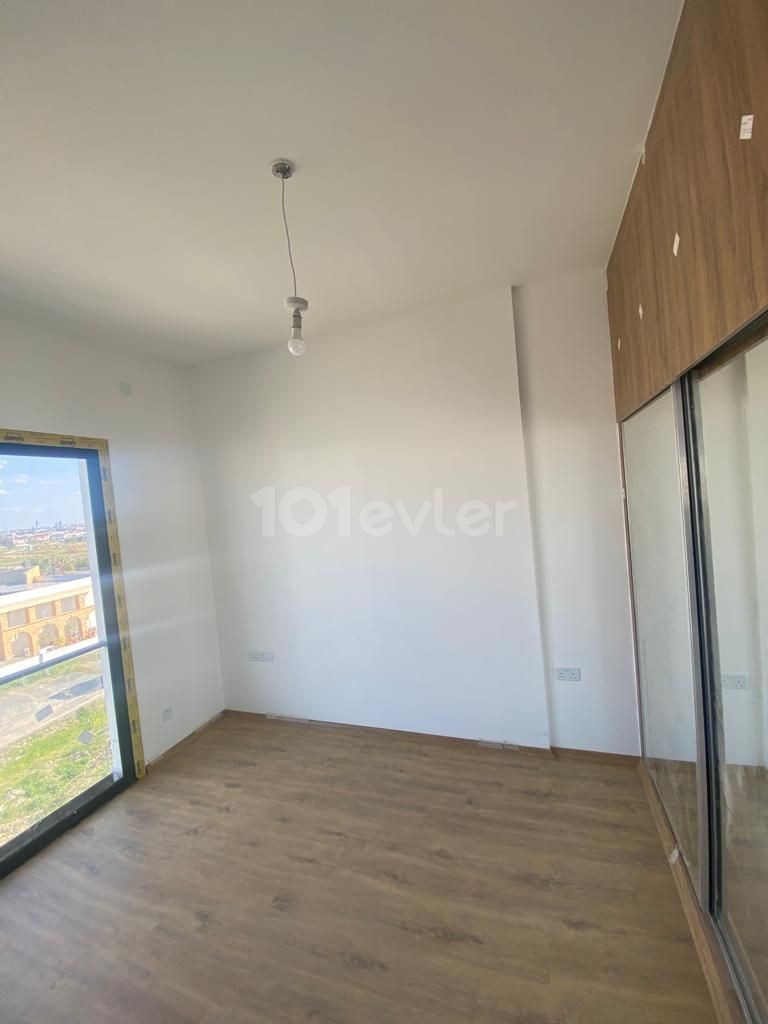 2+1 LUXURIÖSES PENTHOUSE MIT JACUZZI IN DER REGION GÖNYELİ