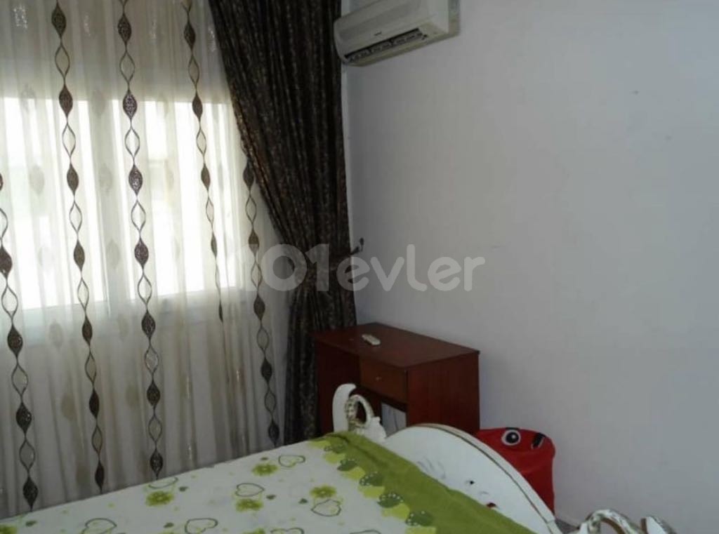 HASPOLAT BELEDİYE EVLERİNDE ZEMİN KAT EŞYALI SATILIK 2+1 DAİRE 