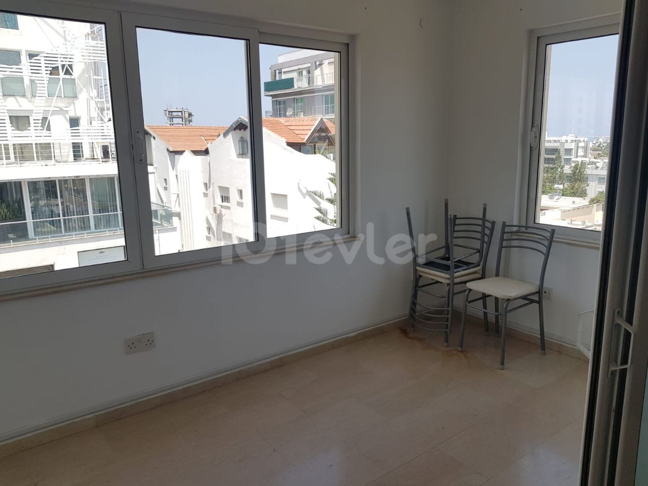 2 + 1 OFFICE FOR RENT ON THE STREET IN THE CENTER OF KYRENIA! ** 