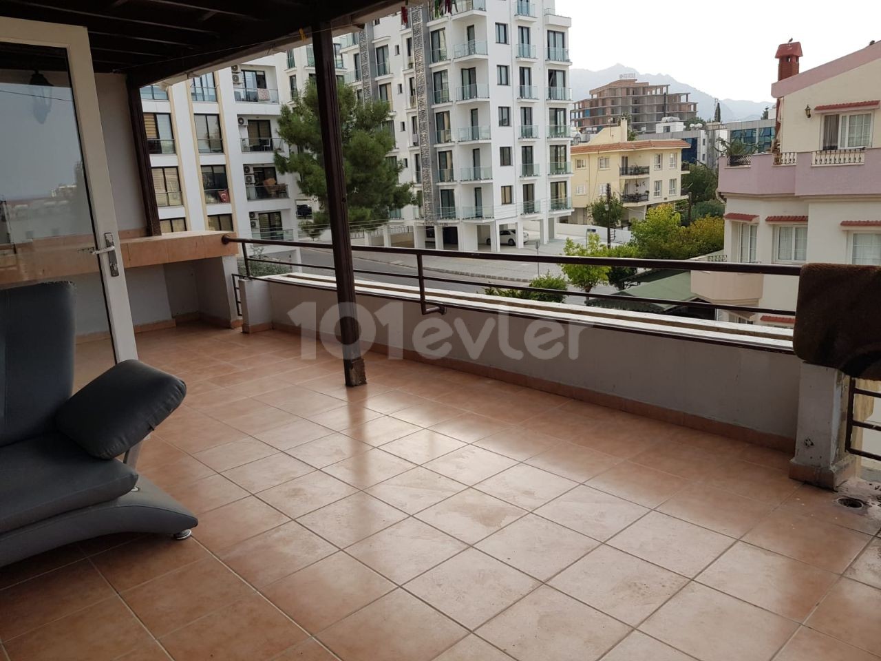 OPPORTUNITY! FLAT WITH LARGE BALCONY FOR SALE IN KYRENIA CENTER, AROUND NUSMAR!