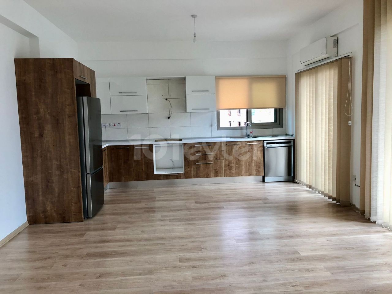 NEW UNFURNISHED 2+1 FLAT FOR RENT WITHIN WALKING DISTANCE TO DEREBOYUN!