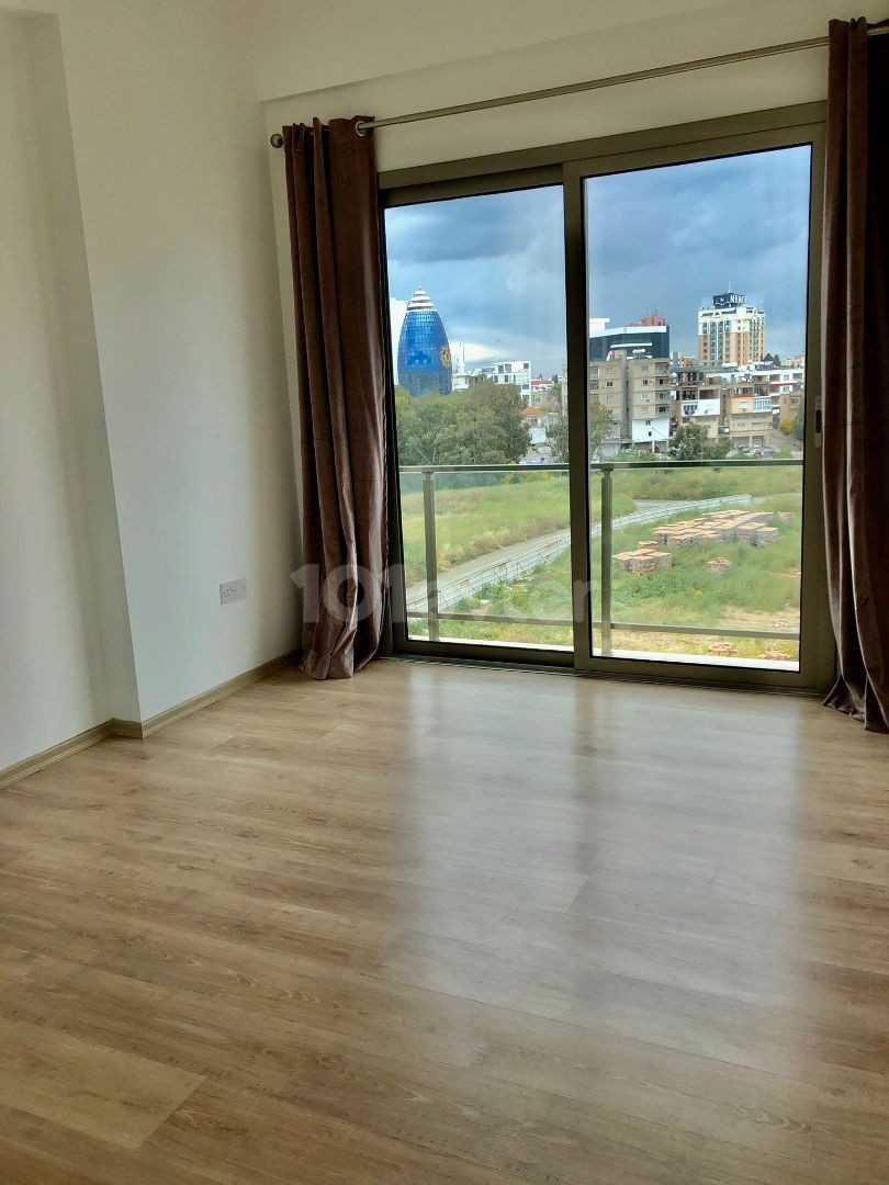 NEW UNFURNISHED 2+1 FLAT FOR RENT WITHIN WALKING DISTANCE TO DEREBOYUN!