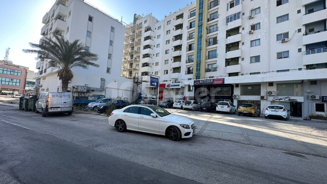 Renovierte 2+1-Wohnung im Zentrum von Famagusta, leicht zugänglich, geeignet für Investitionen