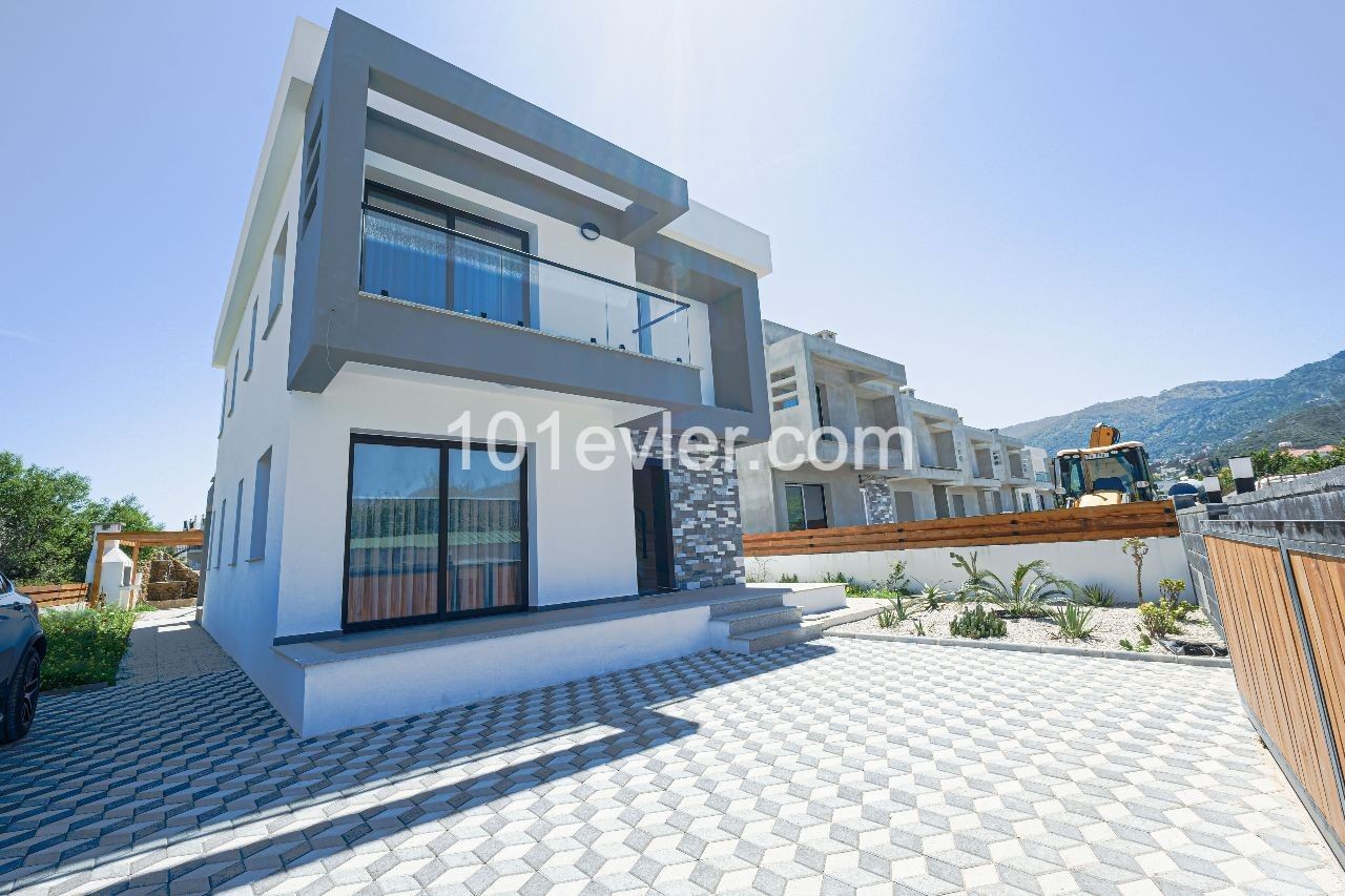 ALSANCAK ALSO HAS BEAUTIFUL VILLAS WAITING FOR YOU THE POOL IS MADE ACCORDING TO THE REQUEST. ** 