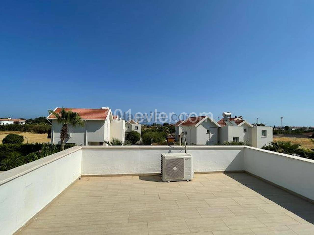 VILLA MIT PRIVATEM POOL IN KYRENIA LAPTA REGION 5 MINUTEN VOM MEER ENTFERNT. ** 