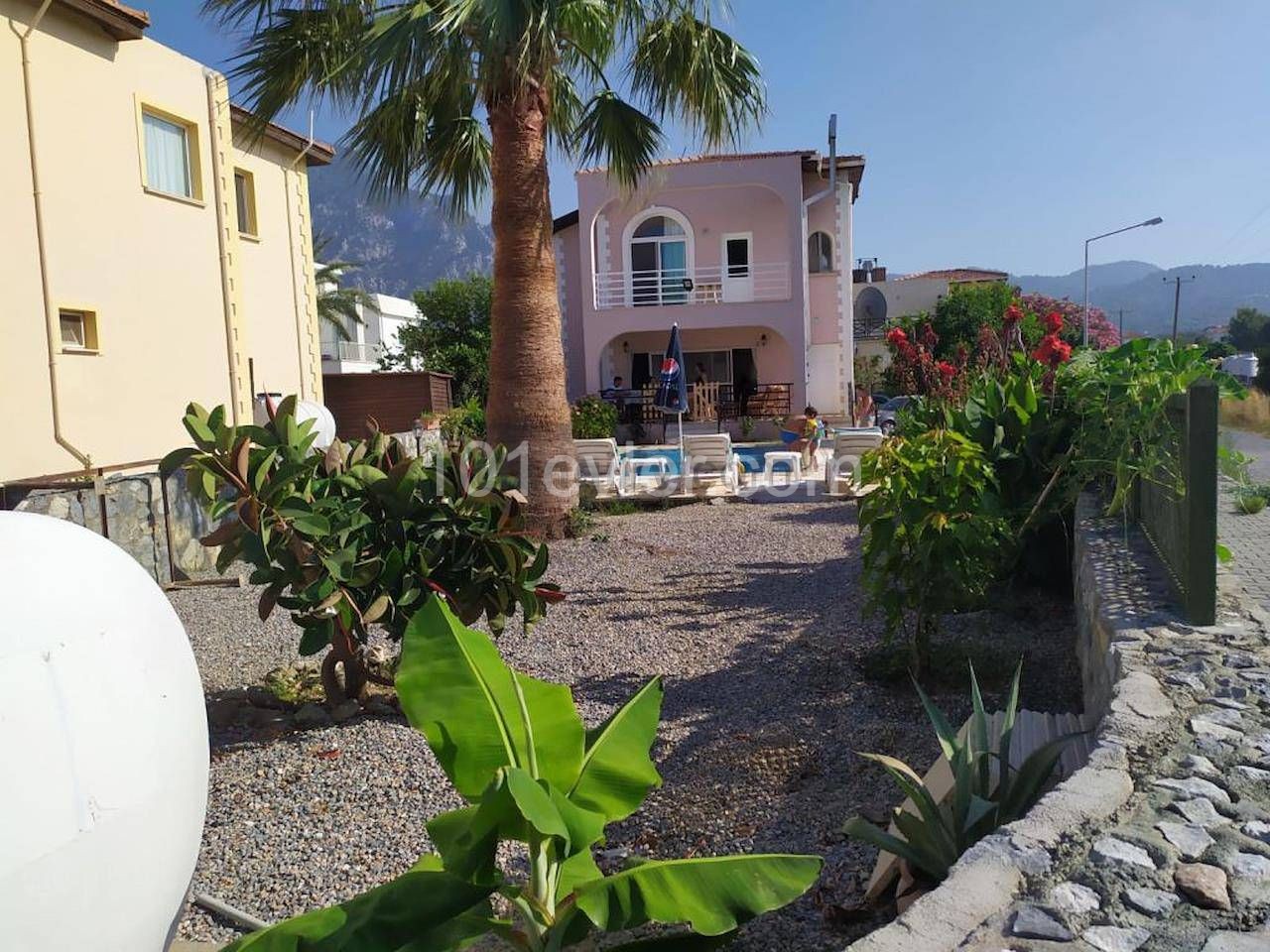 VILLA WITH POOL IN KARŞIYAKA WALKING DISTANCE TO THE SEA ** 