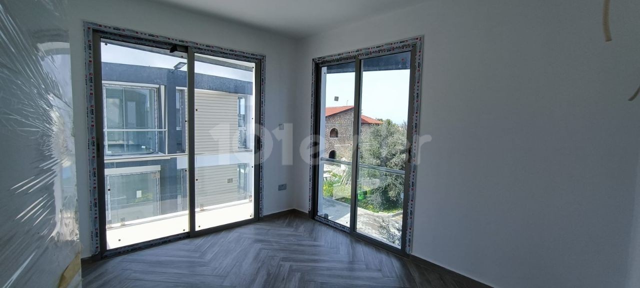 SIFFIR WOHNUNG AUF DEM GELÄNDE MIT POOL LLOGARA APARTMENT MIT PRIVATER TERRASSE. ** 