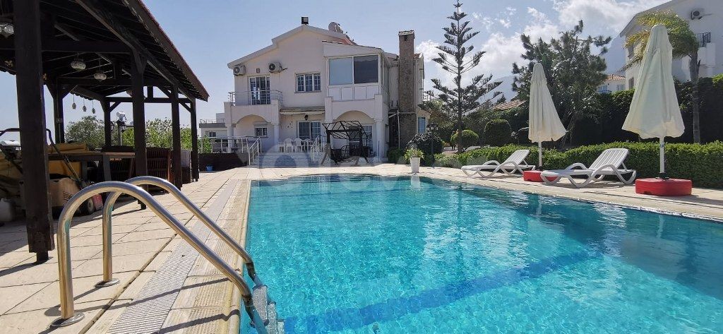 3 BEDROOM  LUXURY VILLA WITH PRIVATE POOL SUPERB SEA VIEWS - SOLE AGENT