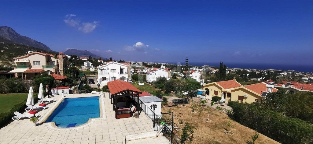 3 BEDROOM  LUXURY VILLA WITH PRIVATE POOL SUPERB SEA VIEWS - SOLE AGENT