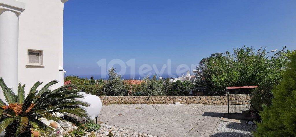 3 BEDROOM  LUXURY VILLA WITH PRIVATE POOL SUPERB SEA VIEWS - SOLE AGENT