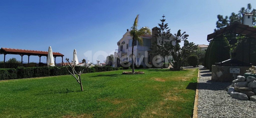 3 BEDROOM  LUXURY VILLA WITH PRIVATE POOL SUPERB SEA VIEWS - SOLE AGENT