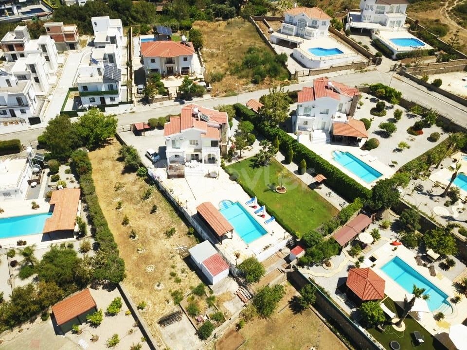 3 YATAK ODALI HAVUZLU LUX VILLA - TEK YETKILI