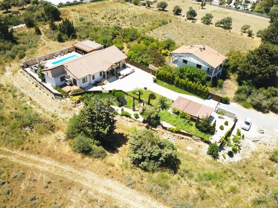 Luxus-Bungalow Zum Verkauf In Karsiyaka. Türkisches Eigentum. ** 