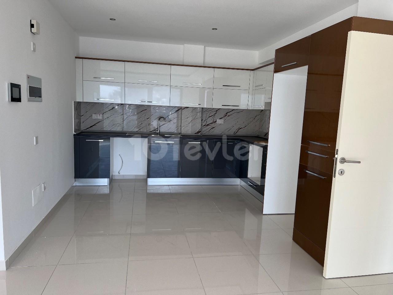 Flat For Sale in Yukarı Girne, Kyrenia