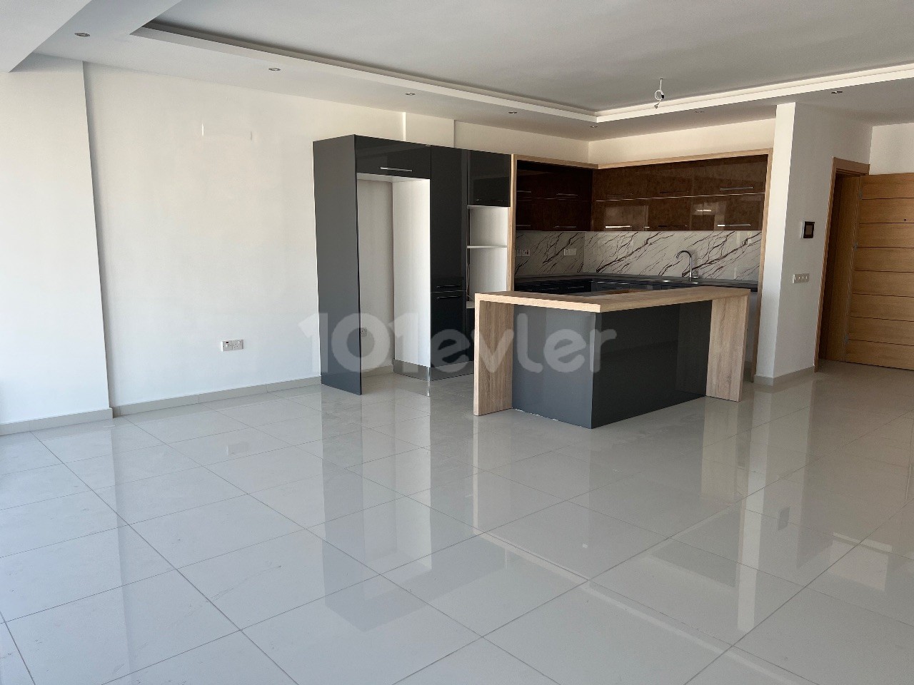 Flat For Sale in Yukarı Girne, Kyrenia