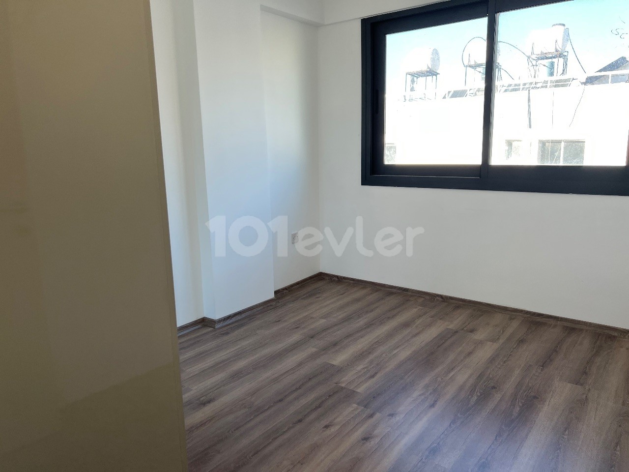 Girne merkezde yeni yapılmış satılık 2+1 daireler 