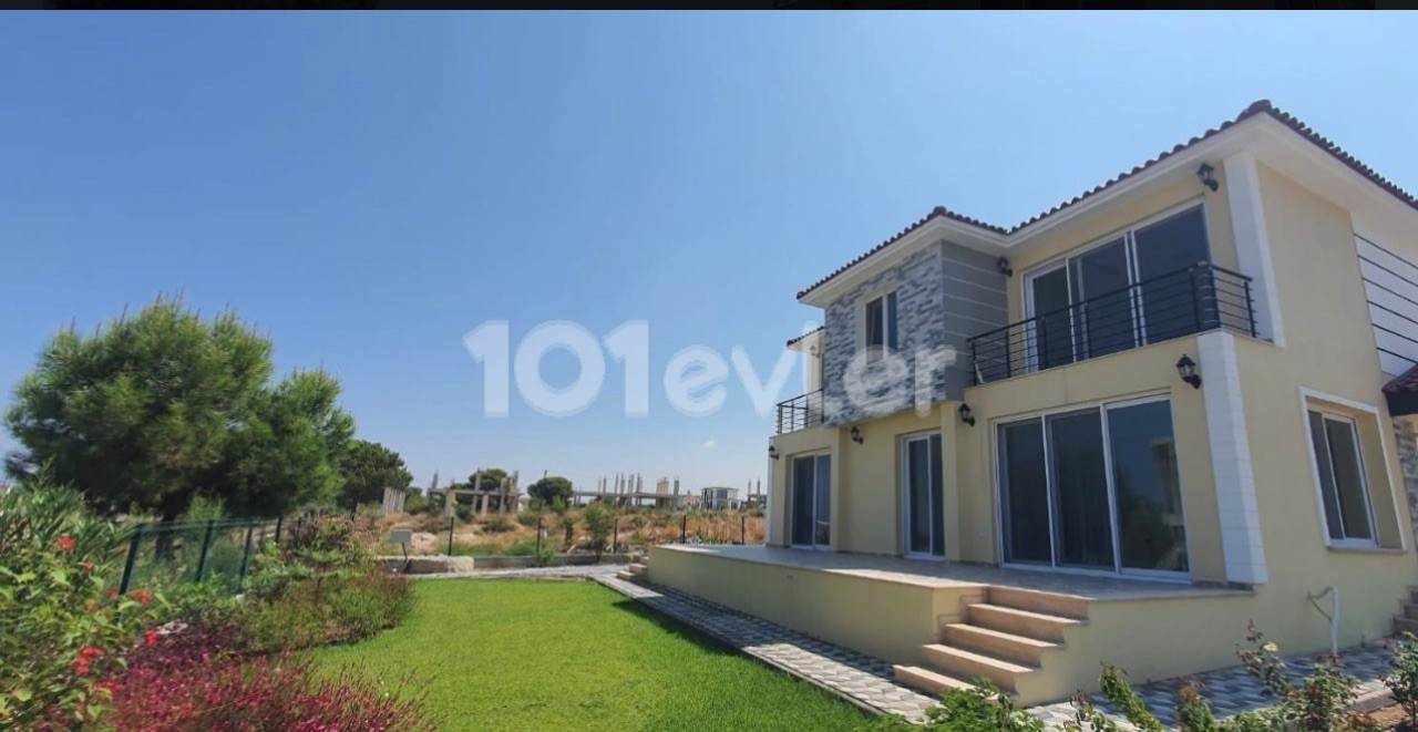 Girne Çatalköyde mühteşem kaliteli özen yapılmış 4 yatak odalı villa 