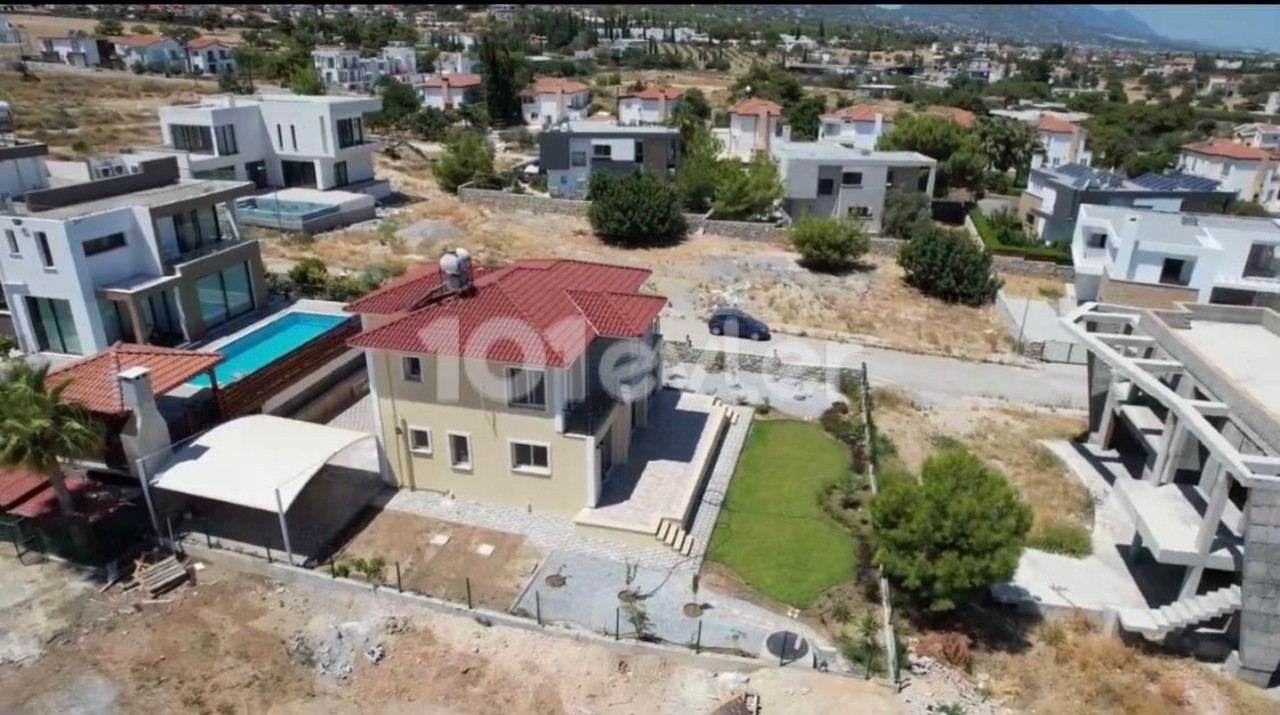 Wunderschöne, hochwertige, gepflegte Villa mit 4 Schlafzimmern in Çatalköy, Girne