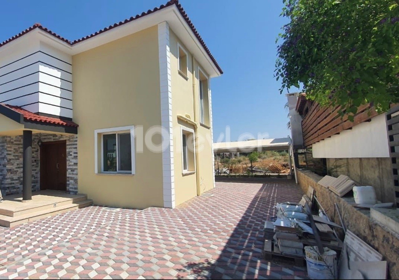 Wunderschöne, hochwertige, gepflegte Villa mit 4 Schlafzimmern in Çatalköy, Girne