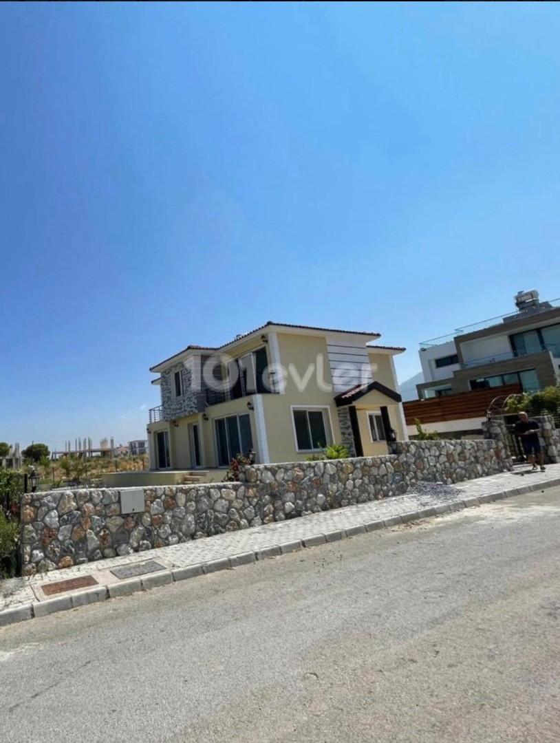 Gorgeous quality care made 4 bedroom villa in Çatalköy, Girne