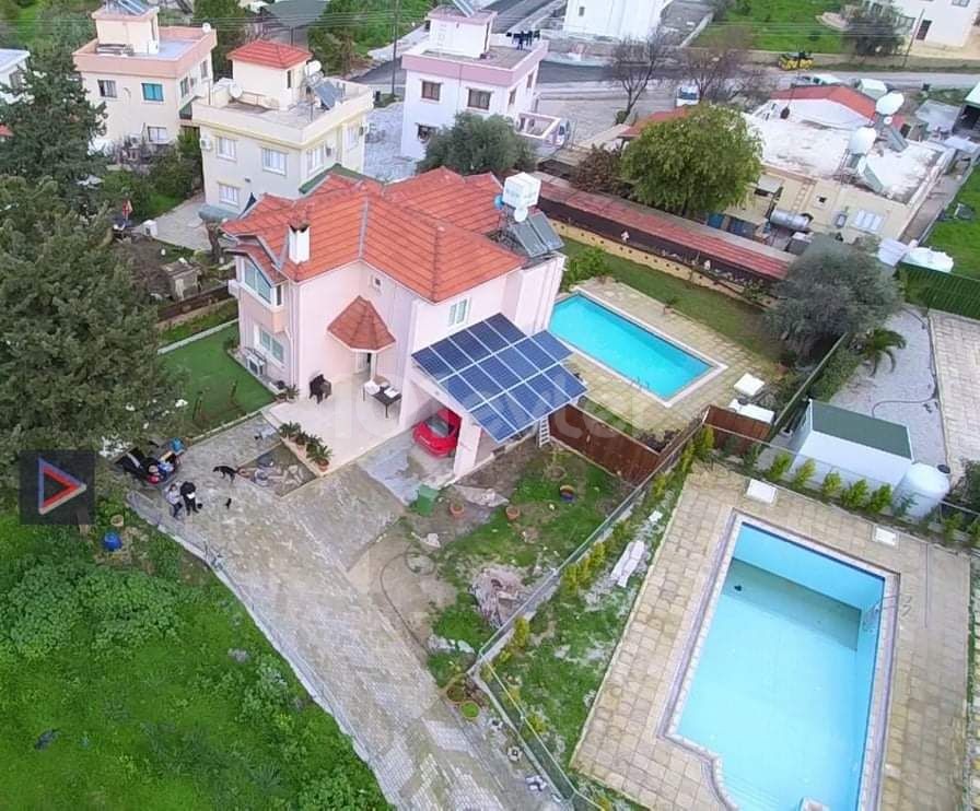 Girne Alsancak Satılık 4+1 Villa