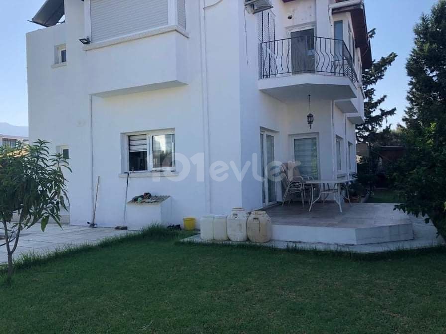 Girne Alsancak Satılık 4+1 Villa