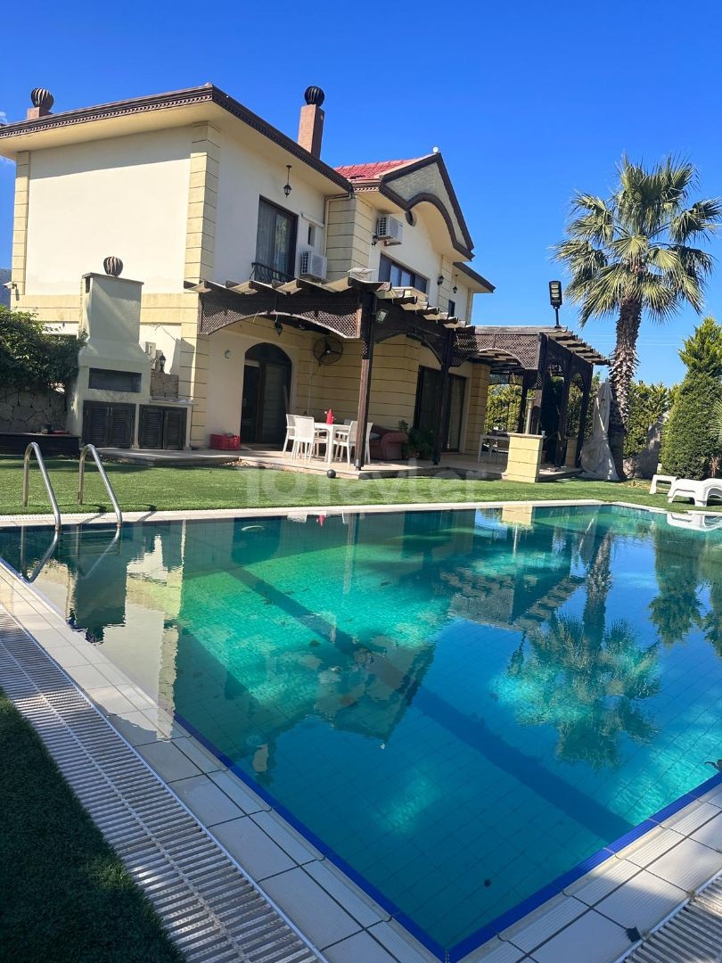 Girne Alsancak 4+1 Satılık Villa 