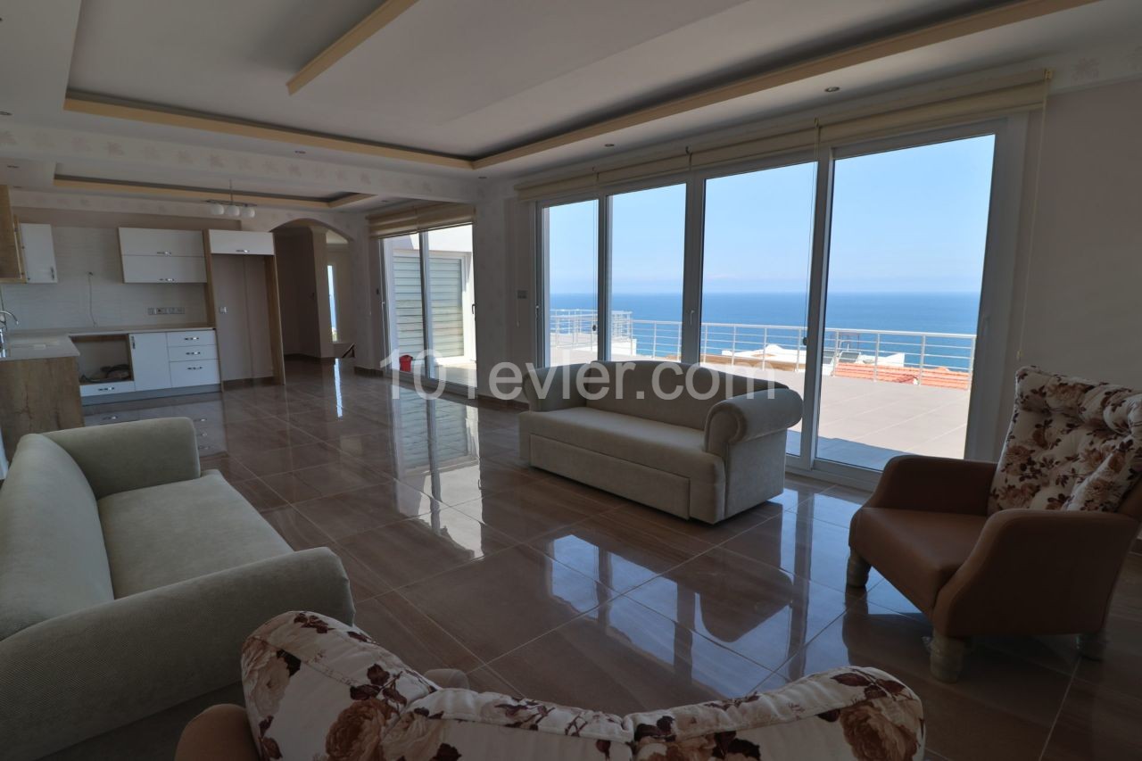 Esentepe, villa 850m2, 3+2, 360000stg ** 