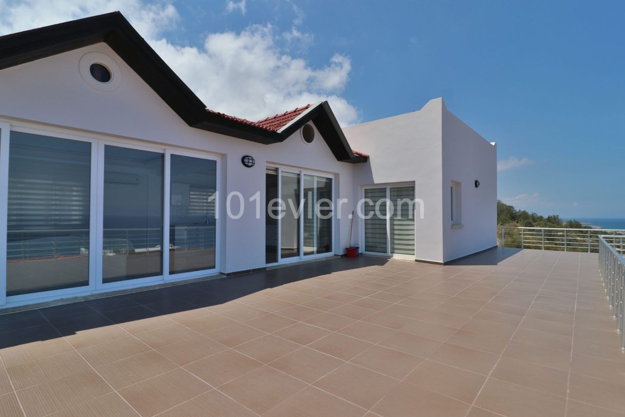 Esentepe, villa 850m2, 3+2, 360000stg ** 