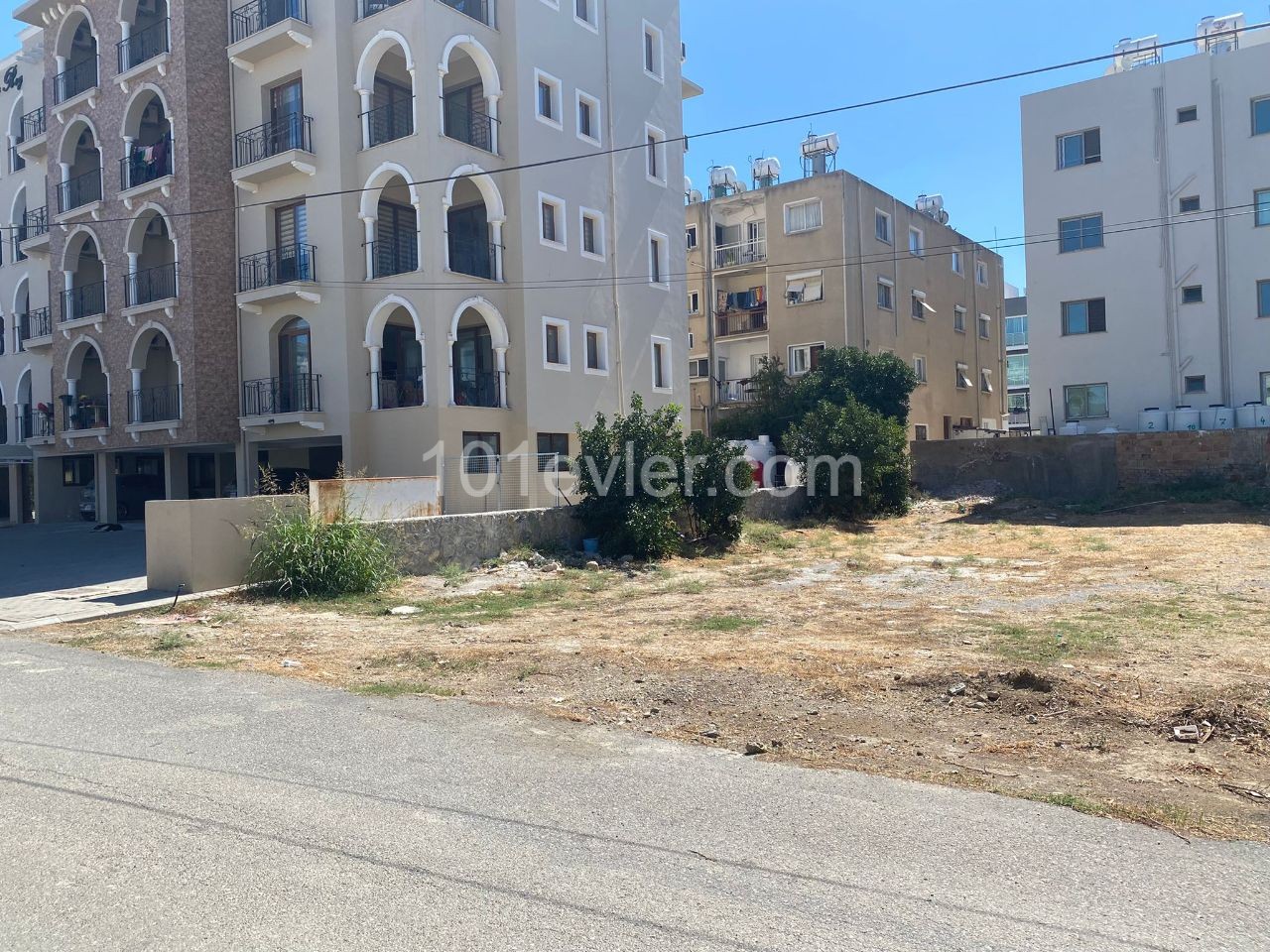 Nikosia K.Kaymaklida 12 Stück 85m2 2+1 Etage Eigentumsurkunden bereit, Baugenehmigung bezahlt sofort mit dem Bau beginnen sehr zentrale Lage Grundstück ** 