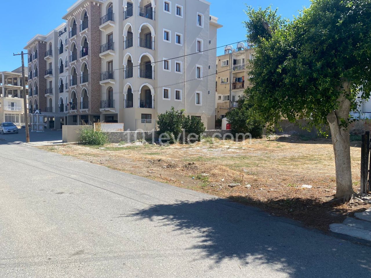 Nikosia K.Kaymaklida 12 Stück 85m2 2+1 Etage Eigentumsurkunden bereit, Baugenehmigung bezahlt sofort mit dem Bau beginnen sehr zentrale Lage Grundstück ** 