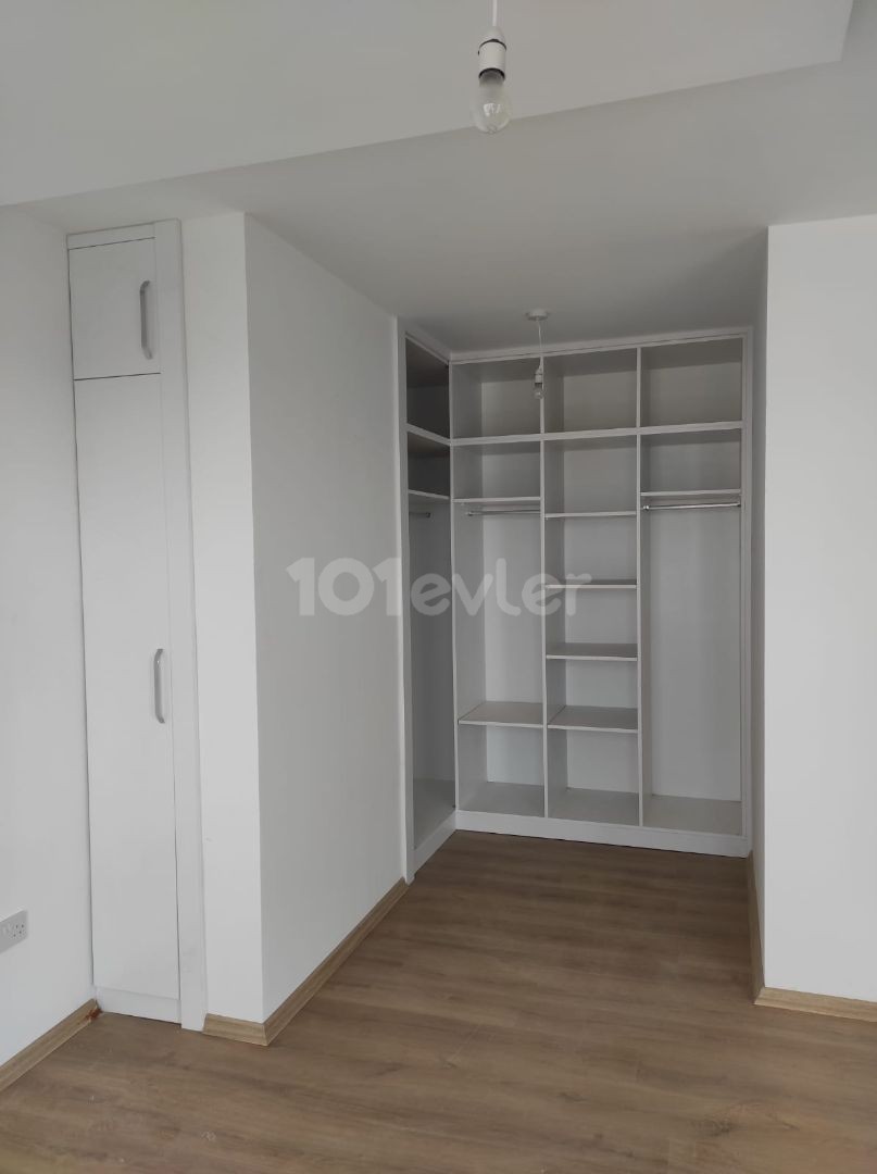 GROSSES GERÄUMIGES LUXURIÖSES 2+1 PENTHOUSE IN GÖNYELI MIT HERRLICHEM BLICK ZU VERKAUFEN