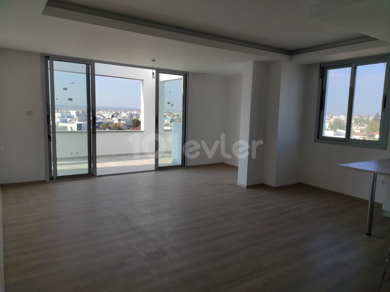 LARGE AND SPACIOUS LUXURY 2+1 PENTHOUSE FOR SALE IN GÖNYELI WITH A WONDERFUL VIEW