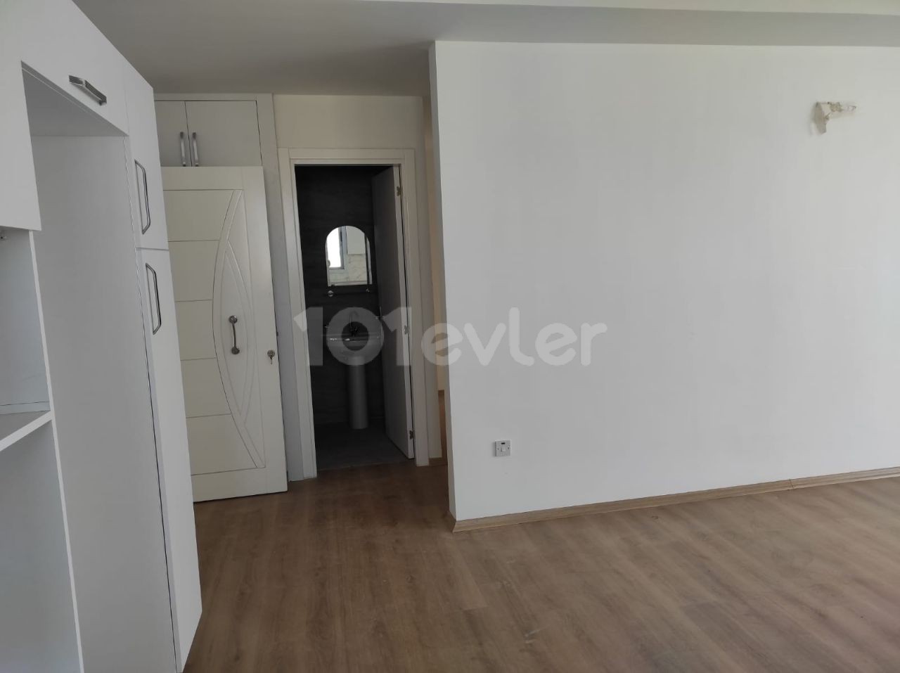 GROSSES GERÄUMIGES LUXURIÖSES 2+1 PENTHOUSE IN GÖNYELI MIT HERRLICHEM BLICK ZU VERKAUFEN