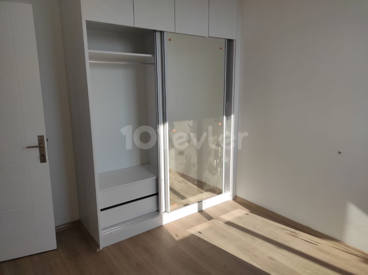 GROSSES GERÄUMIGES LUXURIÖSES 2+1 PENTHOUSE IN GÖNYELI MIT HERRLICHEM BLICK ZU VERKAUFEN