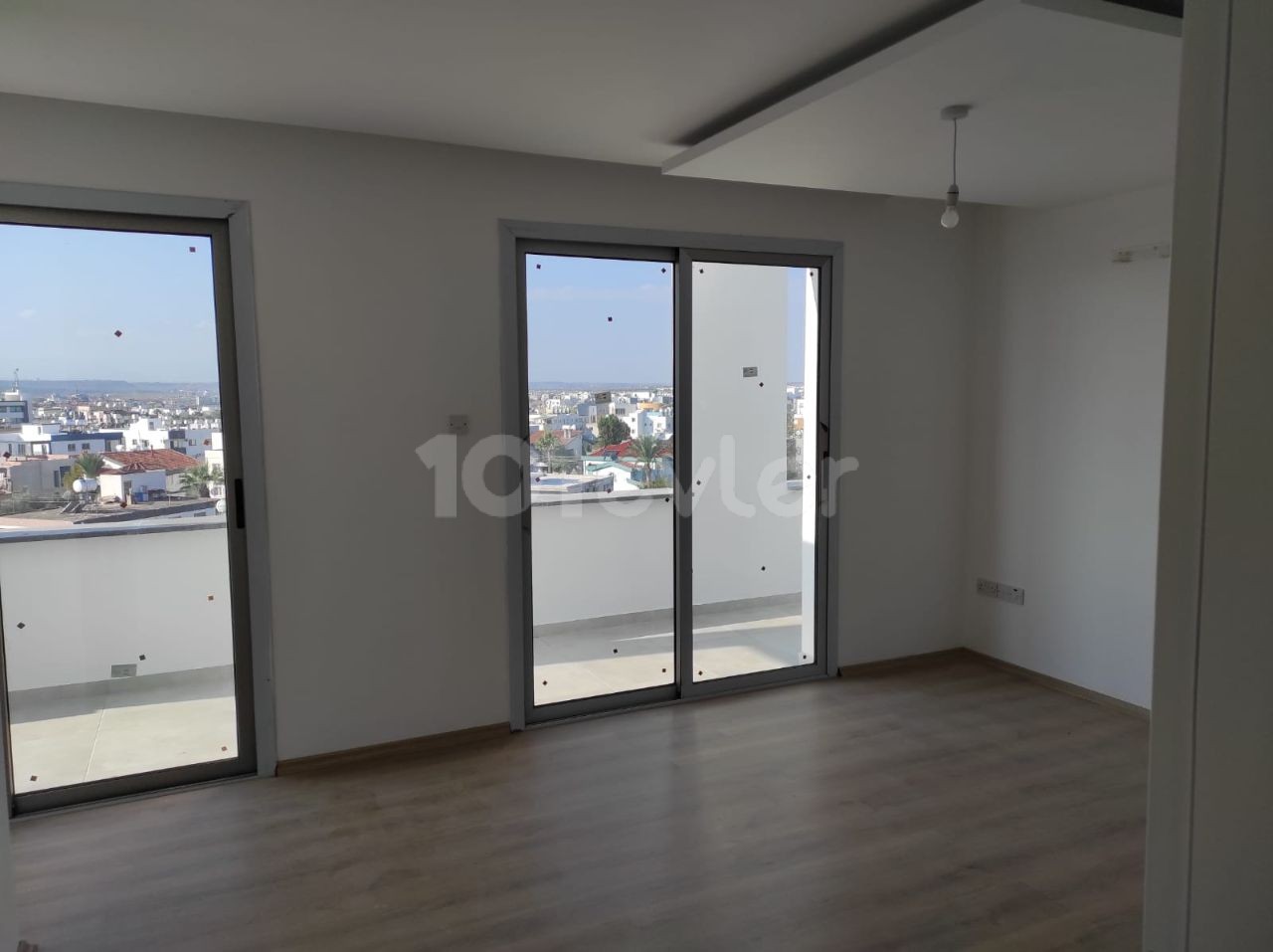 LARGE AND SPACIOUS LUXURY 2+1 PENTHOUSE FOR SALE IN GÖNYELI WITH A WONDERFUL VIEW