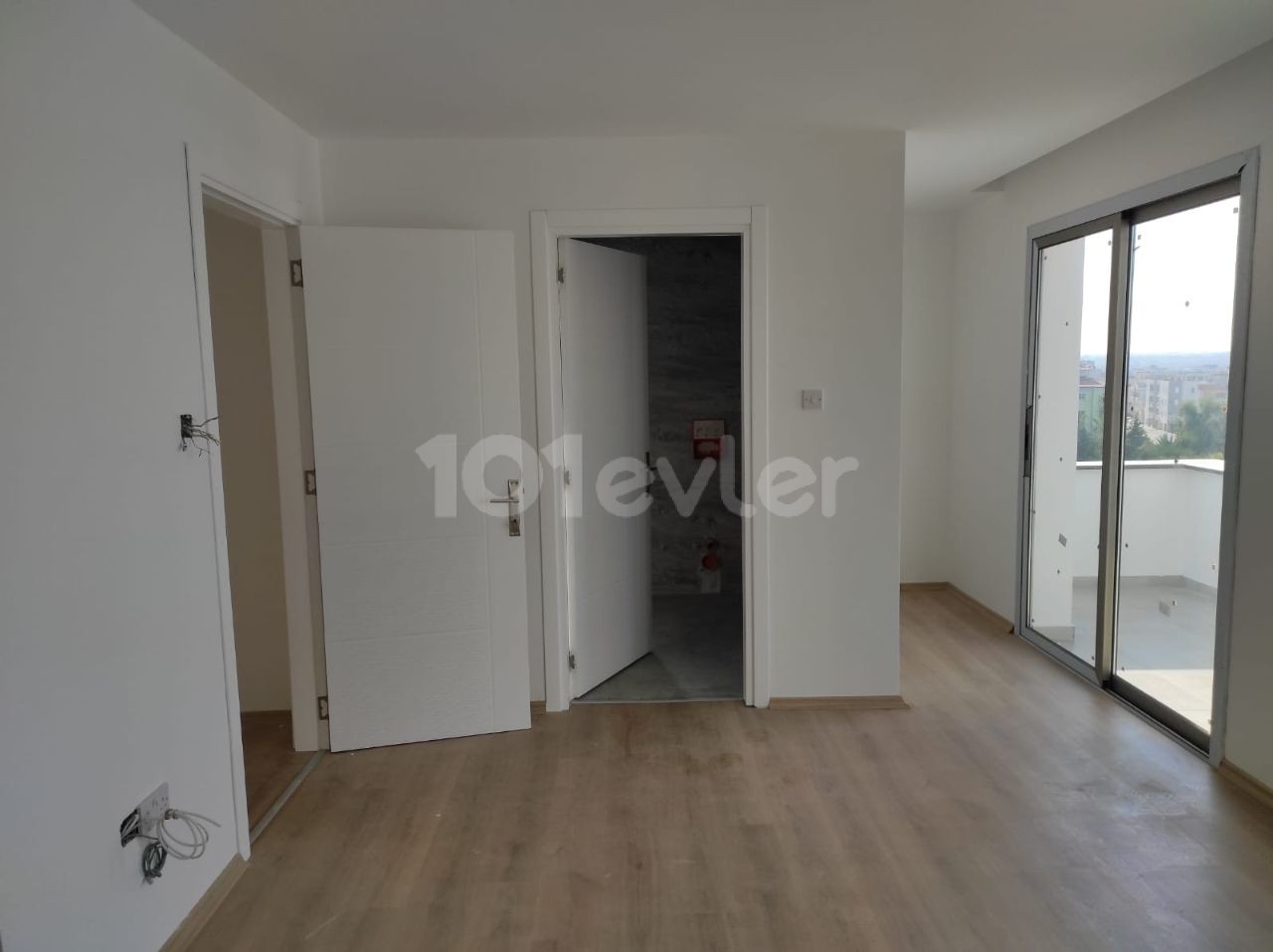 GROSSES GERÄUMIGES LUXURIÖSES 2+1 PENTHOUSE IN GÖNYELI MIT HERRLICHEM BLICK ZU VERKAUFEN