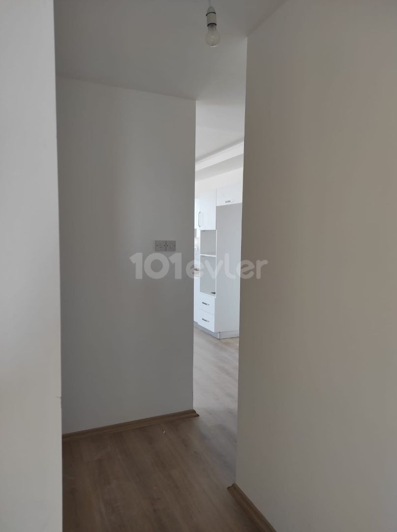 GROSSES GERÄUMIGES LUXURIÖSES 2+1 PENTHOUSE IN GÖNYELI MIT HERRLICHEM BLICK ZU VERKAUFEN